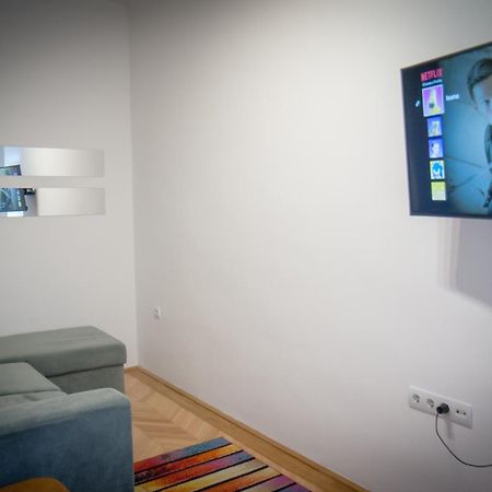 Lovely Central Apartment With Free Parking, Koezponthoz Koezeli 3 Szobas Lakas Gyor Luaran gambar