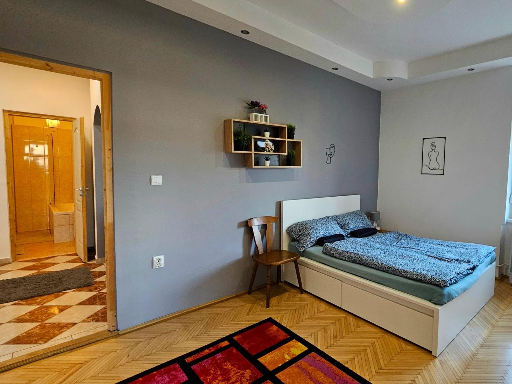 Lovely Central Apartment With Free Parking, Koezponthoz Koezeli 3 Szobas Lakas Gyor Luaran gambar