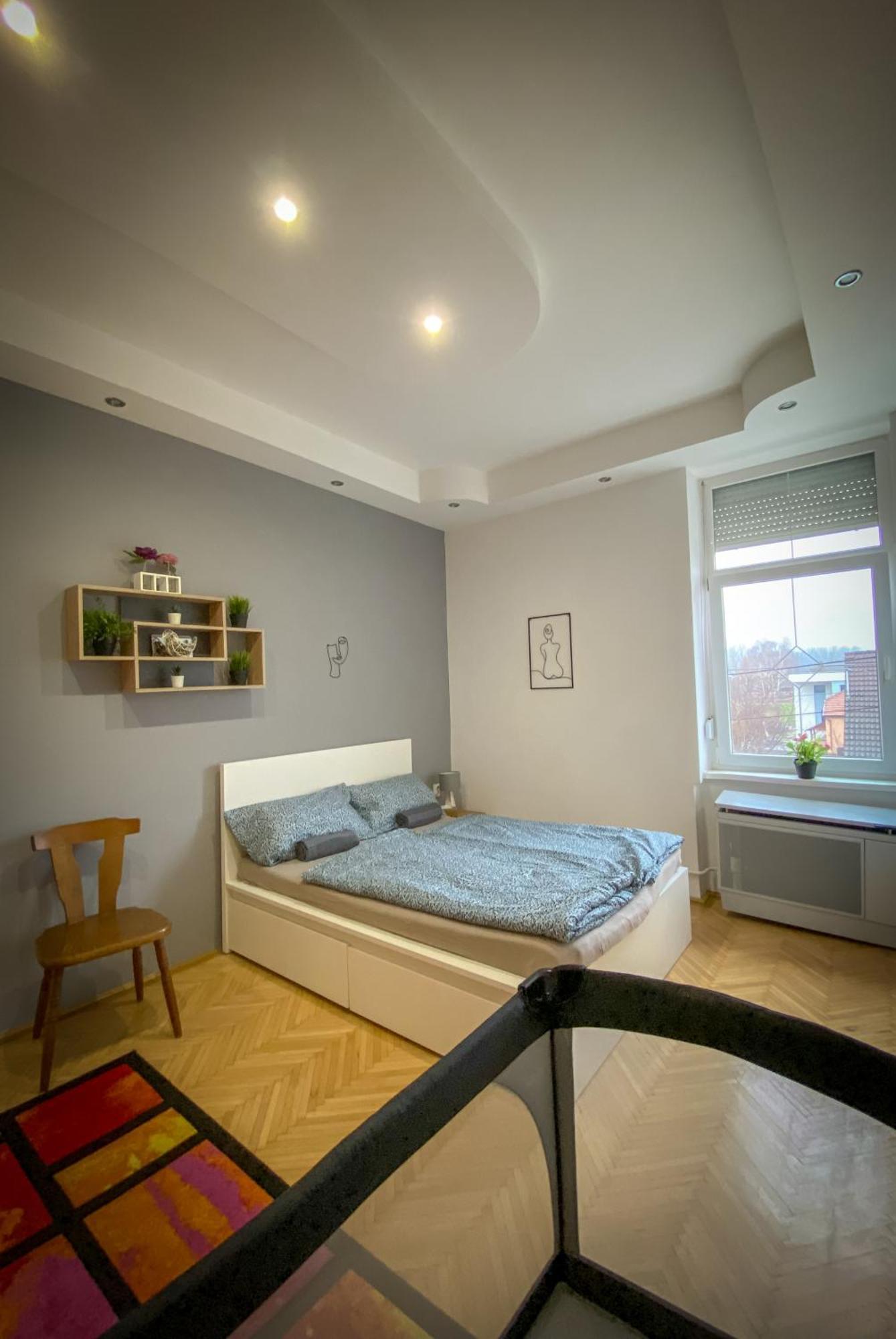 Lovely Central Apartment With Free Parking, Koezponthoz Koezeli 3 Szobas Lakas Gyor Luaran gambar