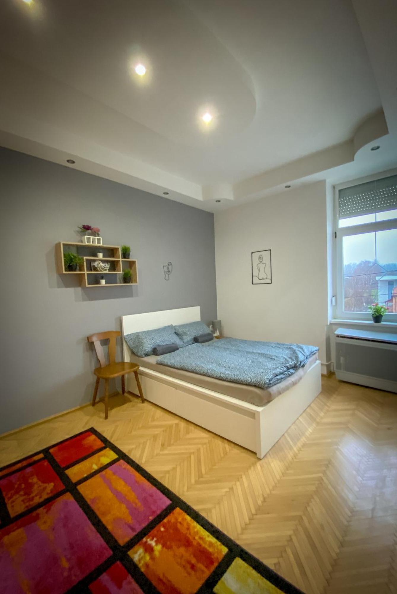 Lovely Central Apartment With Free Parking, Koezponthoz Koezeli 3 Szobas Lakas Gyor Luaran gambar