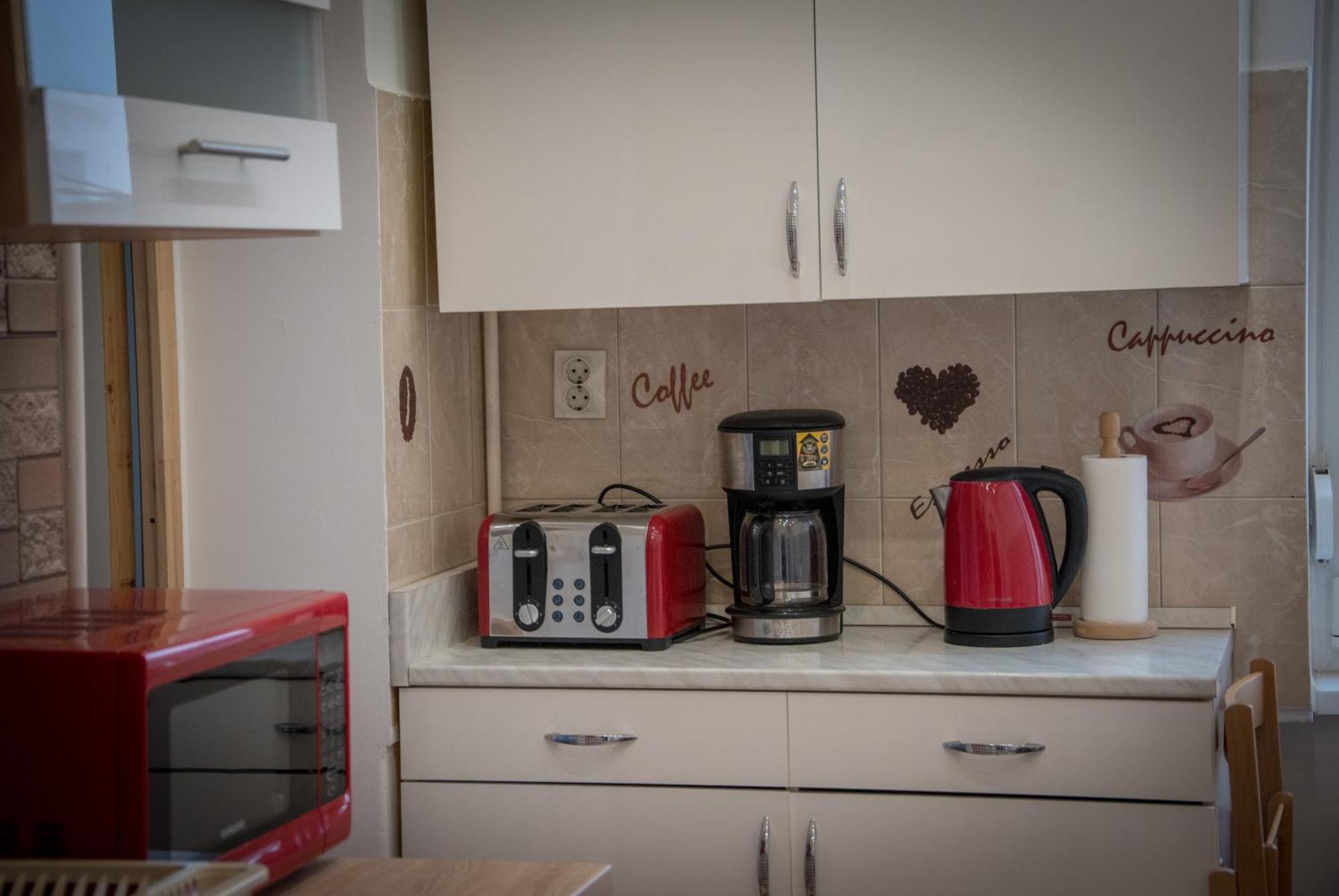 Lovely Central Apartment With Free Parking, Koezponthoz Koezeli 3 Szobas Lakas Gyor Luaran gambar
