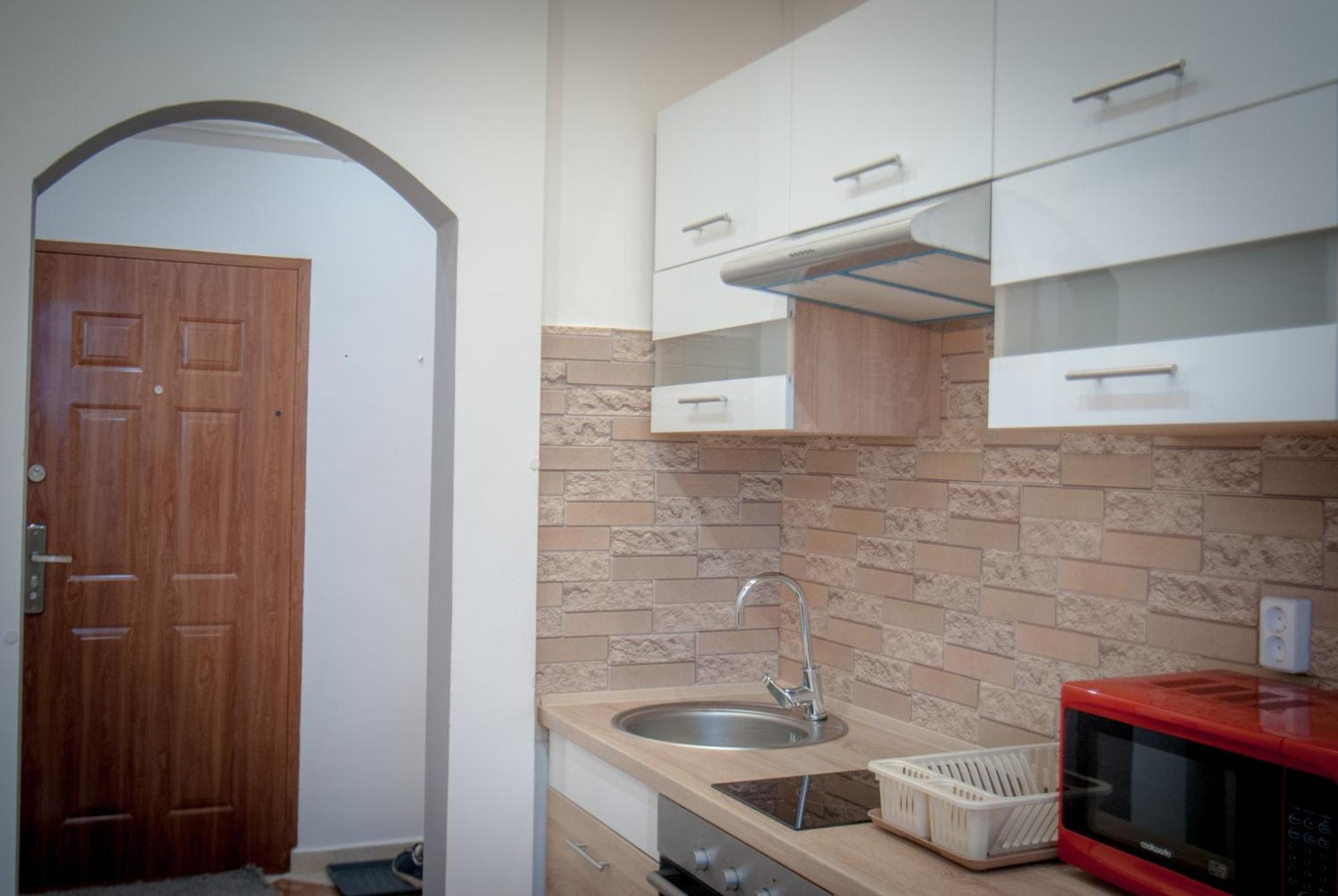 Lovely Central Apartment With Free Parking, Koezponthoz Koezeli 3 Szobas Lakas Gyor Luaran gambar