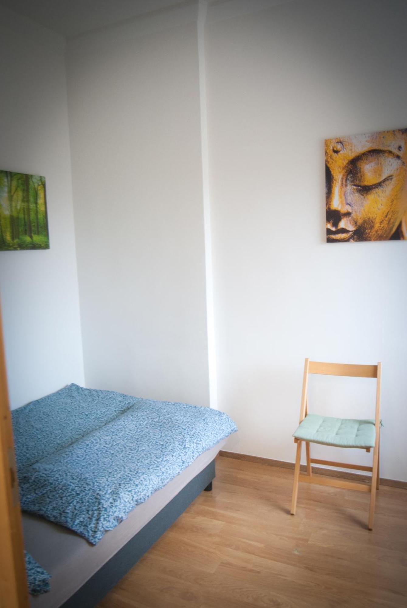 Lovely Central Apartment With Free Parking, Koezponthoz Koezeli 3 Szobas Lakas Gyor Luaran gambar